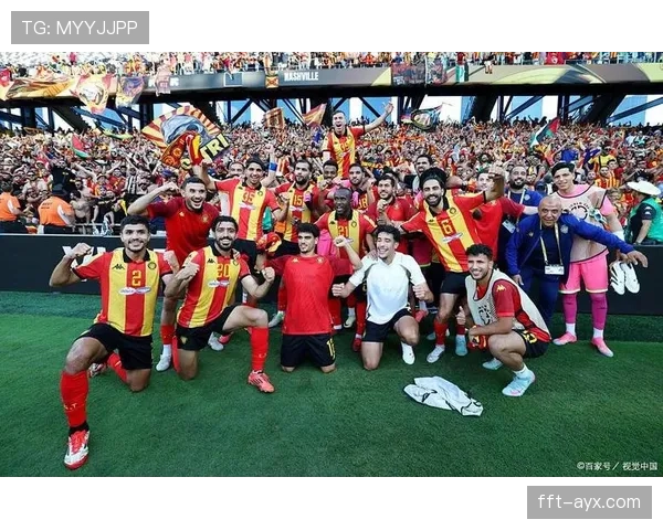 首尔世界杯体育场上演K联赛激战，球迷热情点燃赛场