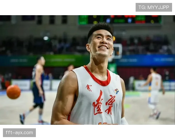 郭艾伦这周新衣品味有点意思，像是篮球场上没打球时候的“隐形土豪”